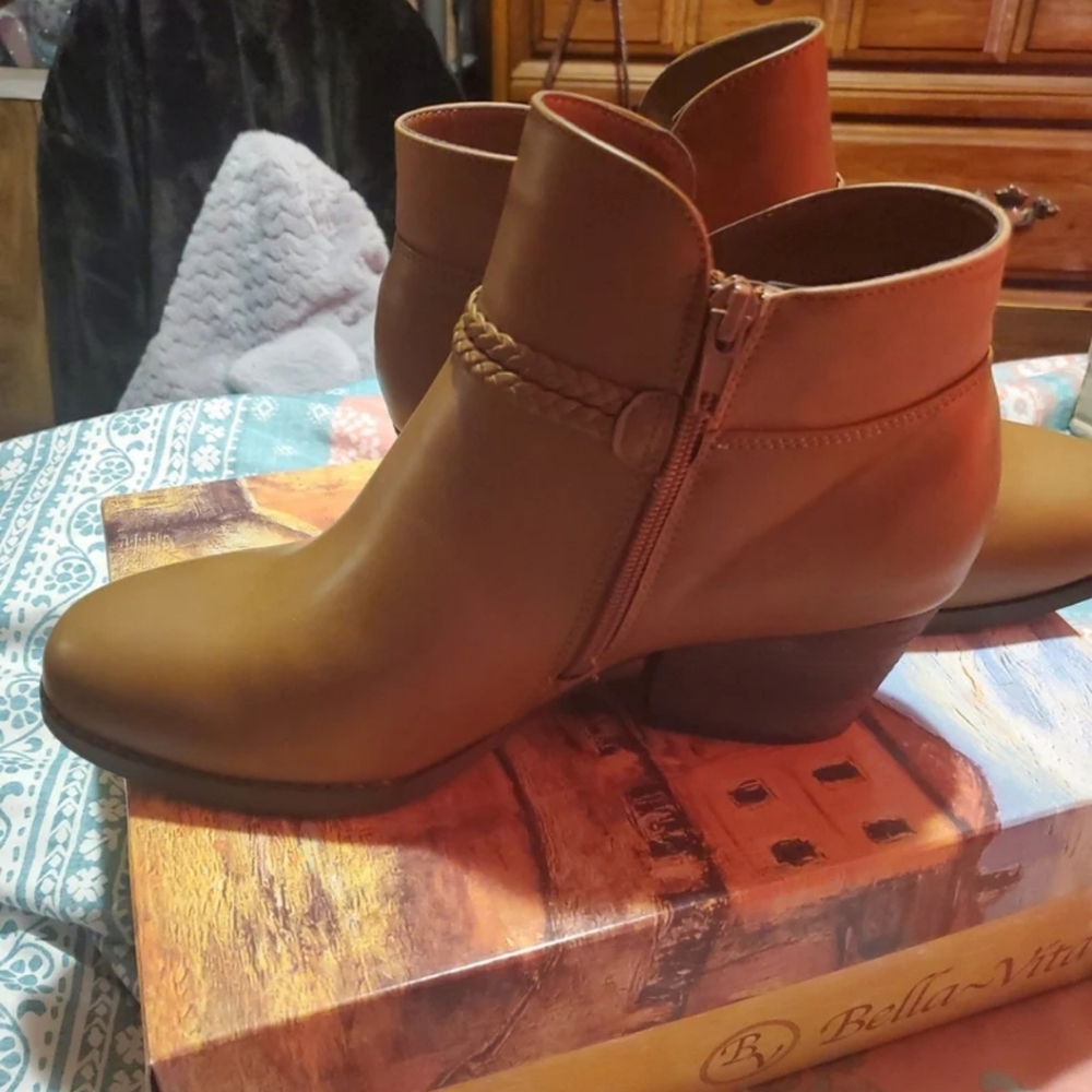 Womans boots. Size 10W but fit like regulars